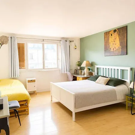Spacious La Villette-metro Apartment